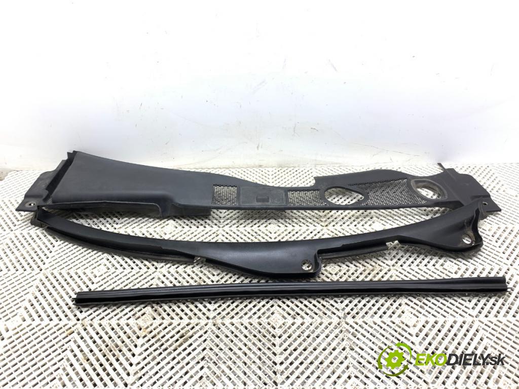 AUDI A4 B8 Avant (8K5) 2007 - 2015    2.0 TDI 100 kW [136 KM] olej napędowy 2008 - 2015  Torpédo, plast pod čelné okno 8K1819447 8K1819403 (Torpédo)