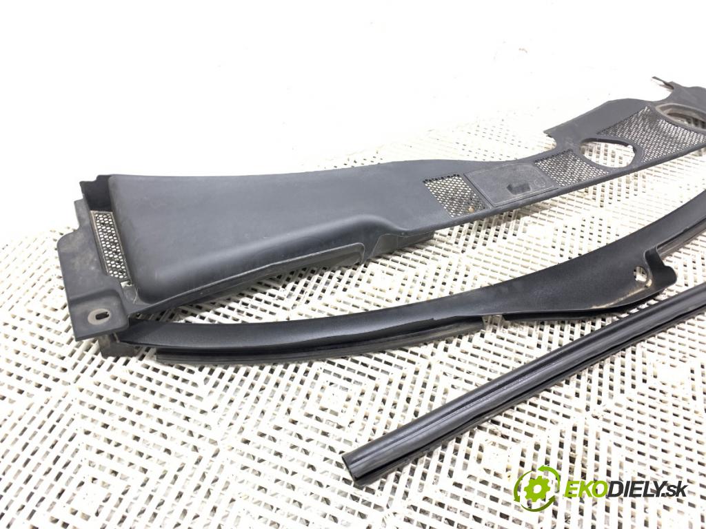 AUDI A4 B8 Avant (8K5) 2007 - 2015    2.0 TDI 100 kW [136 KM] olej napędowy 2008 - 2015  Torpédo, plast pod čelné okno 8K1819447 8K1819403 (Torpédo)