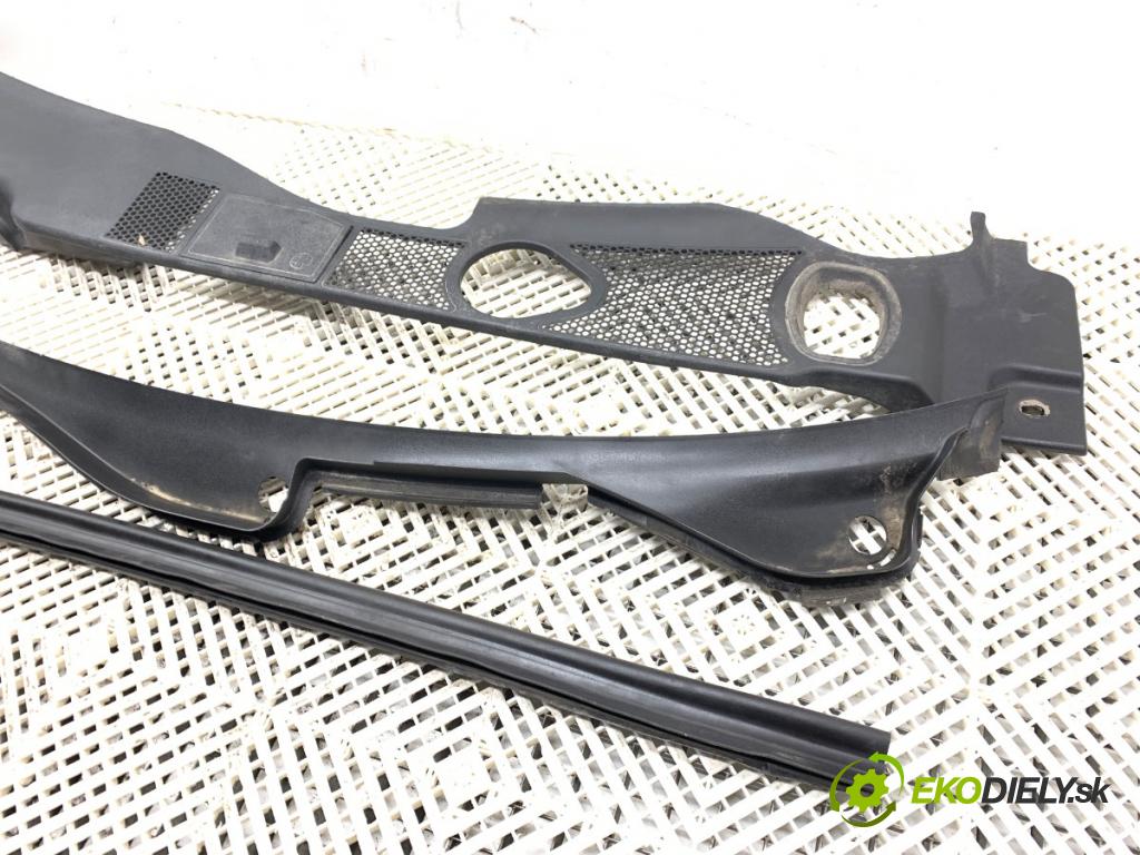 AUDI A4 B8 Avant (8K5) 2007 - 2015    2.0 TDI 100 kW [136 KM] olej napędowy 2008 - 2015  Torpédo, plast pod čelné okno 8K1819447 8K1819403 (Torpédo)