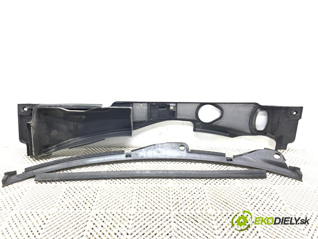 AUDI A4 B8 Avant (8K5) 2007 - 2015    2.0 TDI 100 kW [136 KM] olej napędowy 2008 - 2015  Torpédo, plast pod čelné okno 8K1819447 8K1819403 (Torpédo)