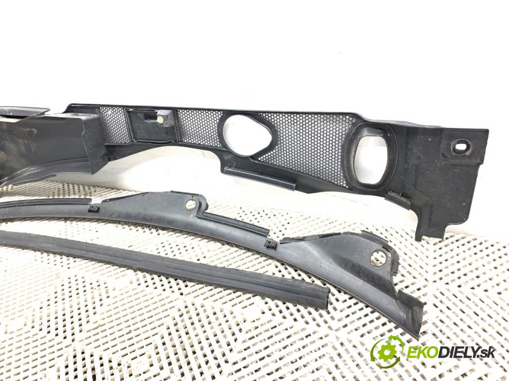 AUDI A4 B8 Avant (8K5) 2007 - 2015    2.0 TDI 100 kW [136 KM] olej napędowy 2008 - 2015  Torpédo, plast pod čelné okno 8K1819447 8K1819403 (Torpédo)