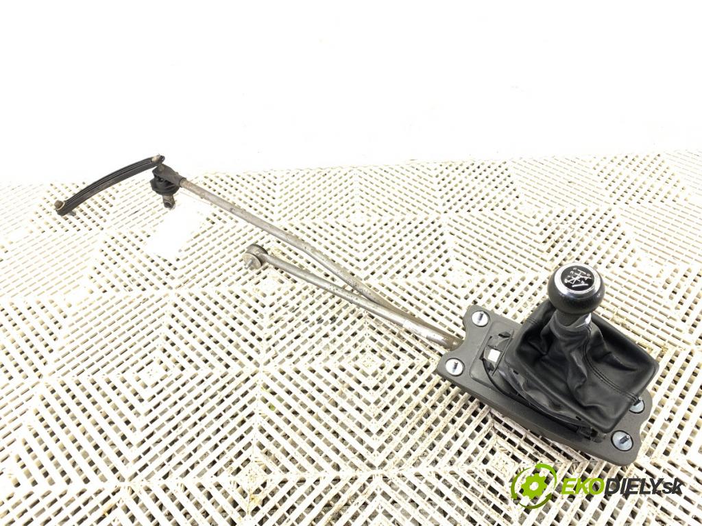 AUDI A4 B8 Avant (8K5) 2007 - 2015    2.0 TDI 100 kW [136 KM] olej napędowy 2008 - 2015  Kulisa 8K0711025K (Rýchlostná páka / kulisa)