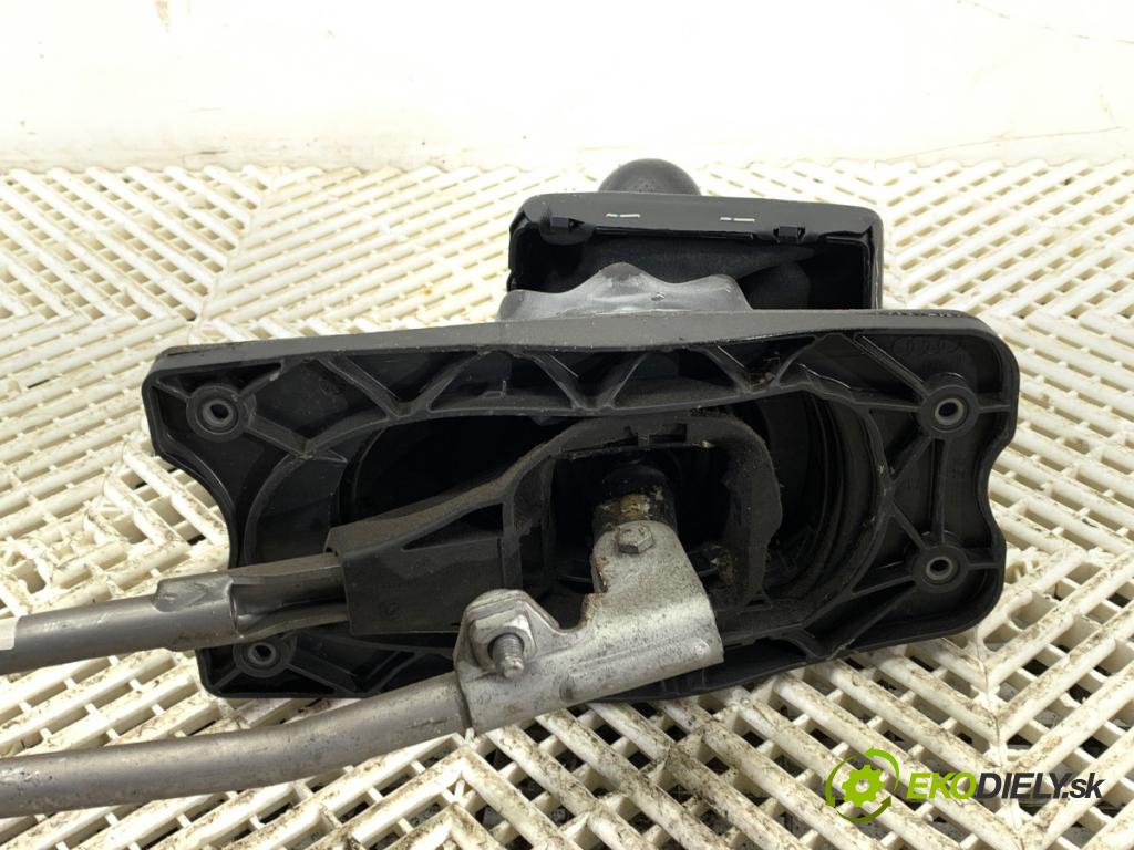 AUDI A4 B8 Avant (8K5) 2007 - 2015    2.0 TDI 100 kW [136 KM] olej napędowy 2008 - 2015  Kulisa 8K0711025K (Rýchlostná páka / kulisa)