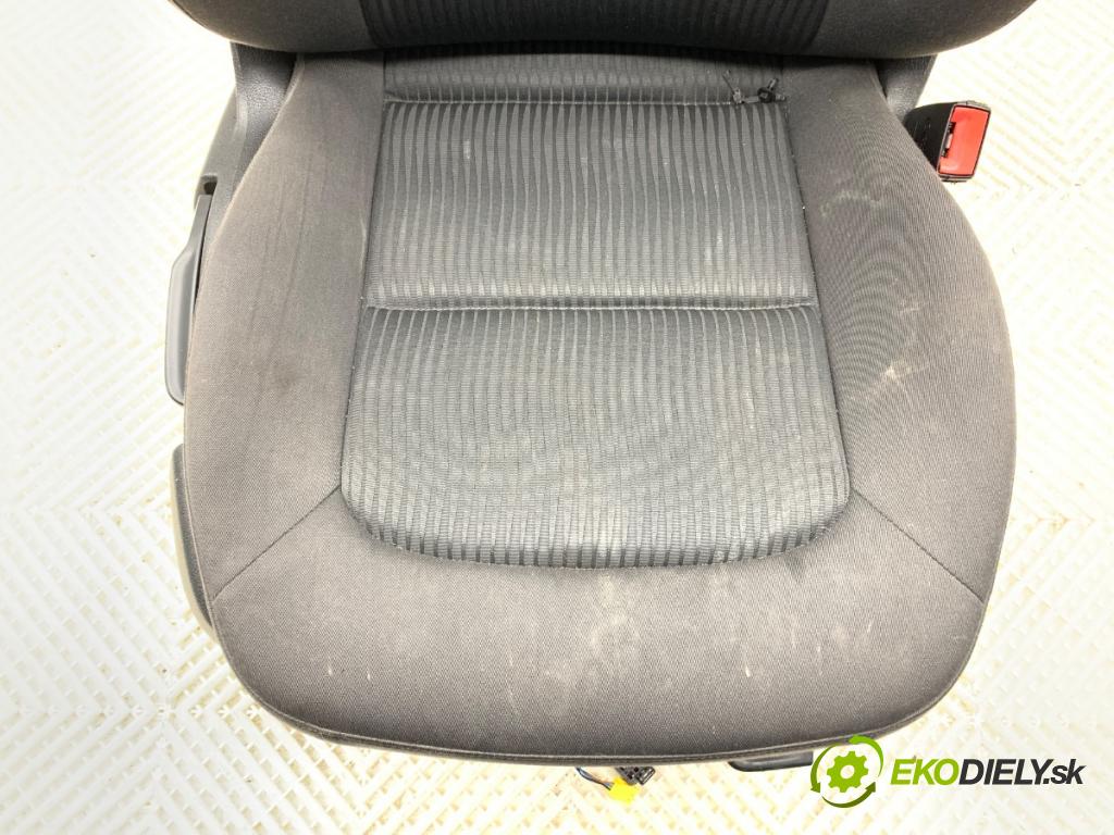 AUDI A4 B8 Kombi 2010 100 kW 2.0 TDI 1968 sedadlo pravý přední část