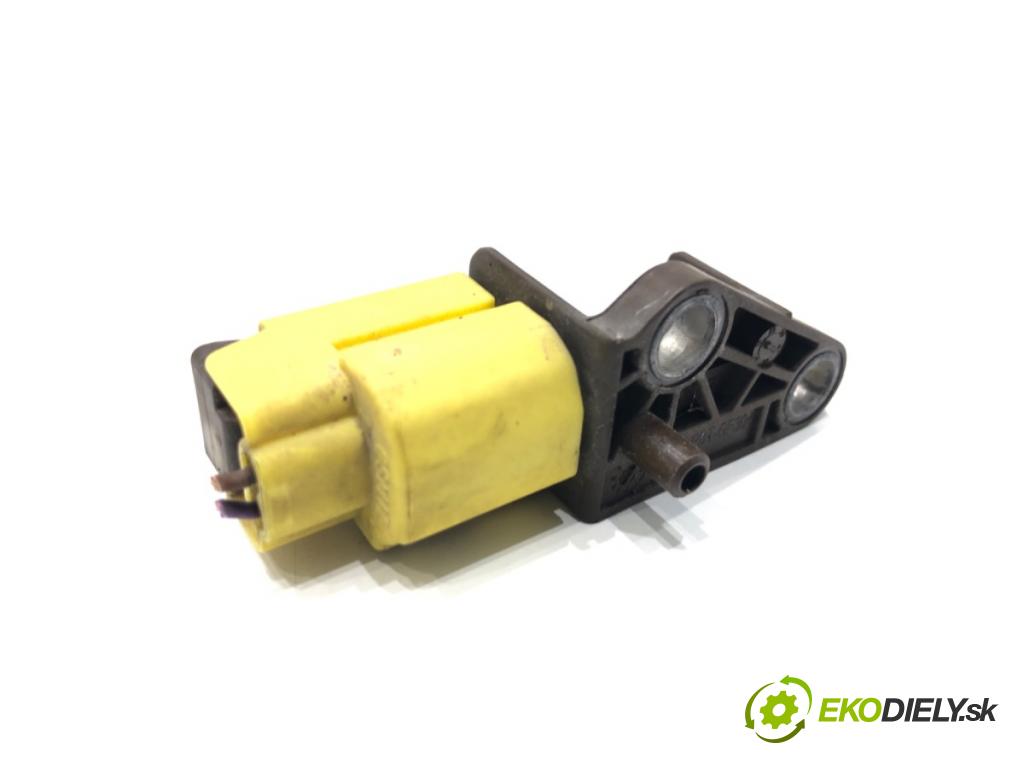 AUDI A4 B8 Avant (8K5) 2007 - 2015    2.0 TDI 100 kW [136 KM] olej napędowy 2008 - 2015  Snímač nárazu 8K0959651 (Snímač nárazu)