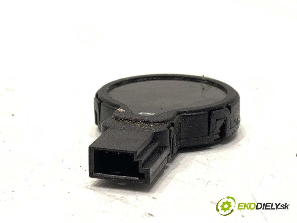 AUDI A4 B8 Avant (8K5) 2007 - 2015    2.0 TDI 100 kW [136 KM] olej napędowy 2008 - 2015  Snímač dažďa 8K0955559 (Snímač dažďa)