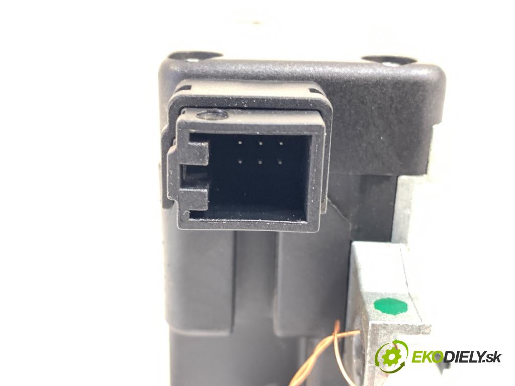 AUDI A4 B8 Avant (8K5) 2007 - 2015    2.0 TDI 100 kW [136 KM] olej napędowy 2008 - 2015  blokáda volantu 8K0905852D (Ostatné)