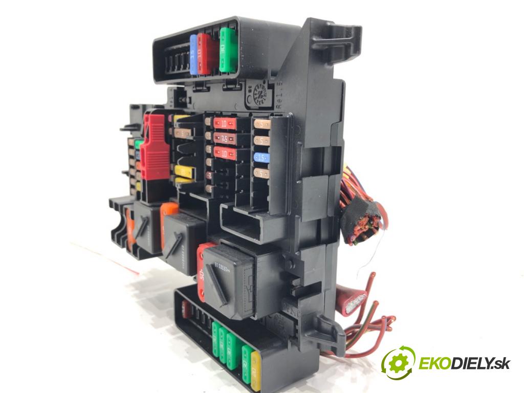 MINI MINI CLUBMAN (F54) 2014 - 2022    Cooper S ALL4 141 kW [192 KM] benzyna 2015 - 2022  skříňka poistková 9360501 (Pojistkové skříňky)