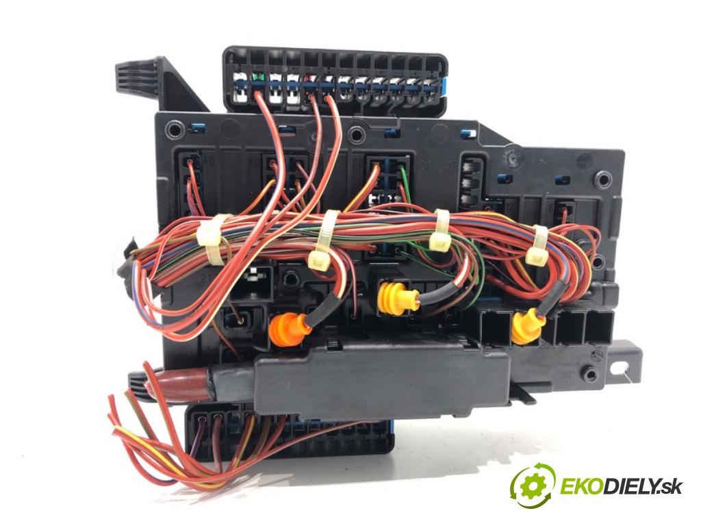 MINI MINI CLUBMAN (F54) 2014 - 2022    Cooper S ALL4 141 kW [192 KM] benzyna 2015 - 2022  skříňka poistková 9360501 (Pojistkové skříňky)