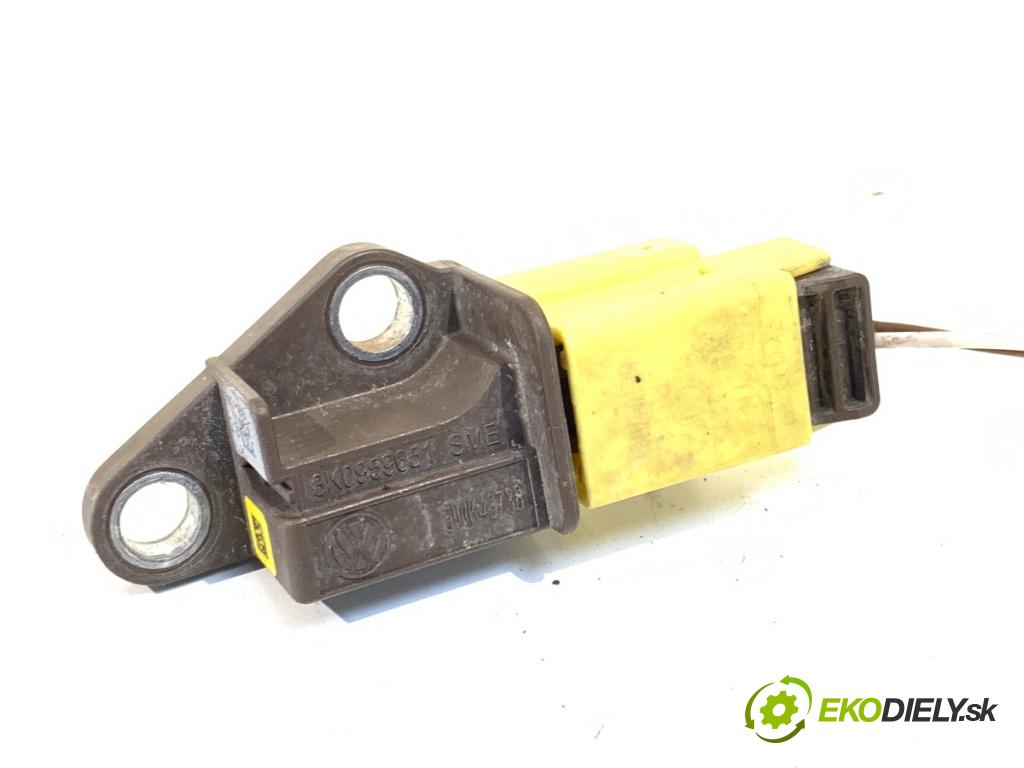 AUDI A4 B8 Avant (8K5) 2007 - 2015    2.0 TDI 100 kW [136 KM] olej napędowy 2008 - 2015  Snímač nárazu 8K0959651 (Snímač nárazu)