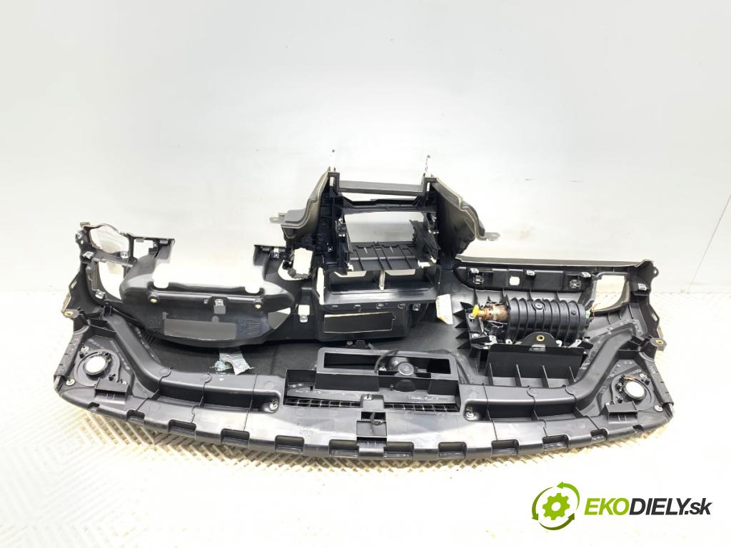 AUDI A4 B8 Kombi 2010 100 kW 2.0 TDI 1968 Palubná doska silentbloku 8E0880201DH