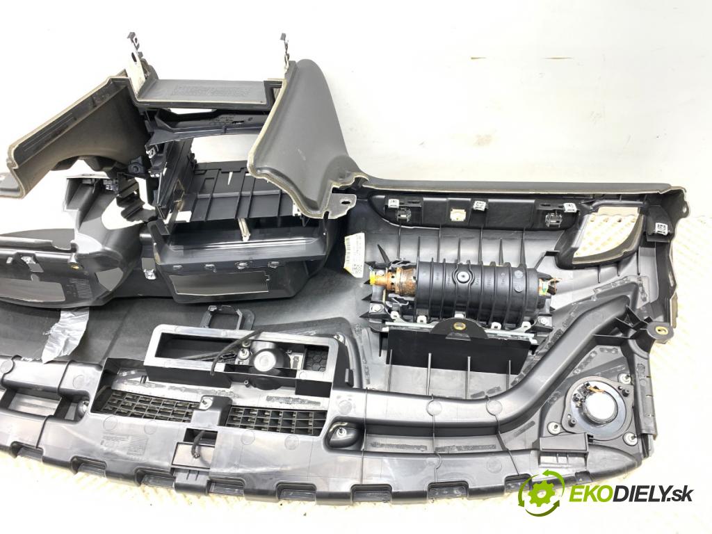 AUDI A4 B8 Kombi 2010 100 kW 2.0 TDI 1968 Palubná doska silentbloku 8E0880201DH