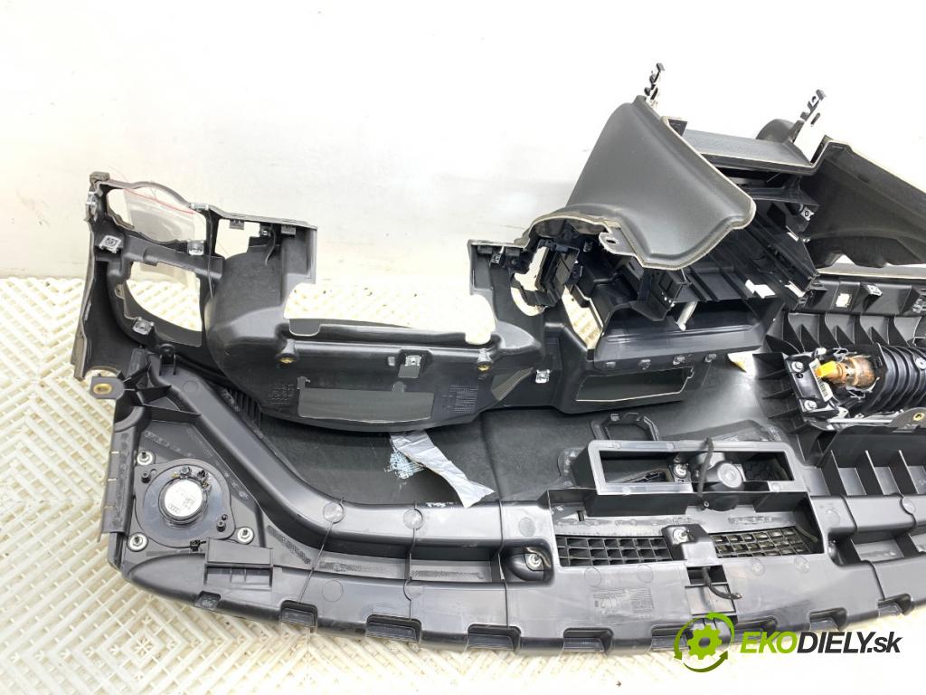AUDI A4 B8 Kombi 2010 100 kW 2.0 TDI 1968 Palubná doska silentbloku 8E0880201DH