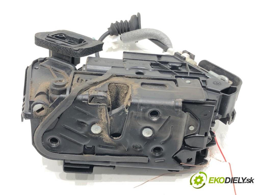 SKODA FABIA III Kombi (NJ5) 2014 - 2022    1.0 55 kW [75 KM] benzyna 2014 - 2022  zámok dveře levý zadní část 5TA839015D
