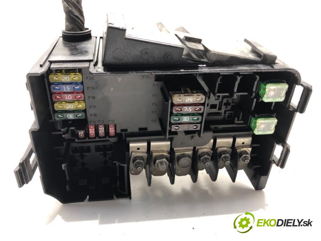 SKODA FABIA III Kombi (NJ5) 2014 - 2022    1.0 55 kW [75 KM] benzyna 2014 - 2022  skříňka poistková 6C0907361F (Pojistkové skříňky)