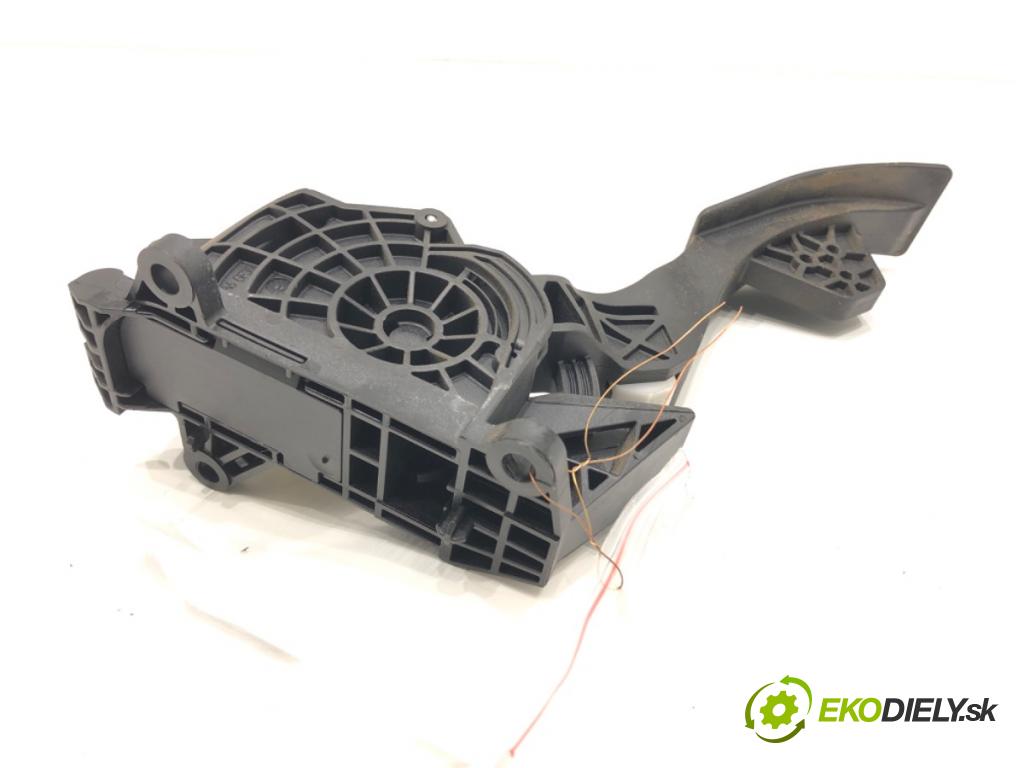 SKODA FABIA III Kombi (NJ5) 2014 - 2022    1.0 55 kW [75 KM] benzyna 2014 - 2022  Potenciometer plynu 6C1723503D (Pedál)