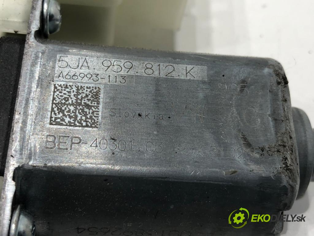 SKODA FABIA III Kombi (NJ5) 2014 - 2022    1.0 55 kW [75 KM] benzyna 2014 - 2022  mechanismus okna pravý přední část 5JA959812K