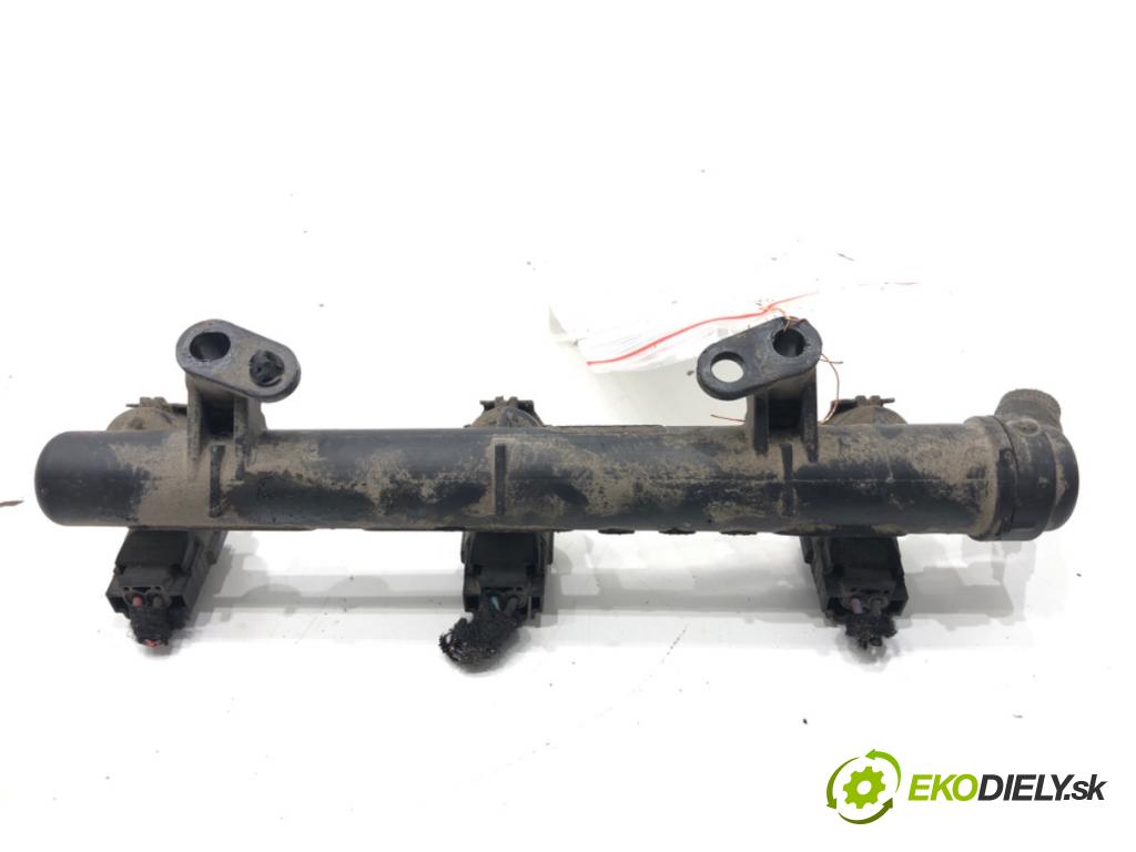 SKODA FABIA III Kombi (NJ5) 2014 - 2022    1.0 55 kW [75 KM] benzyna 2014 - 2022  Lišta vstrekovacia 04C133317M (Vstrekovacia lišta)