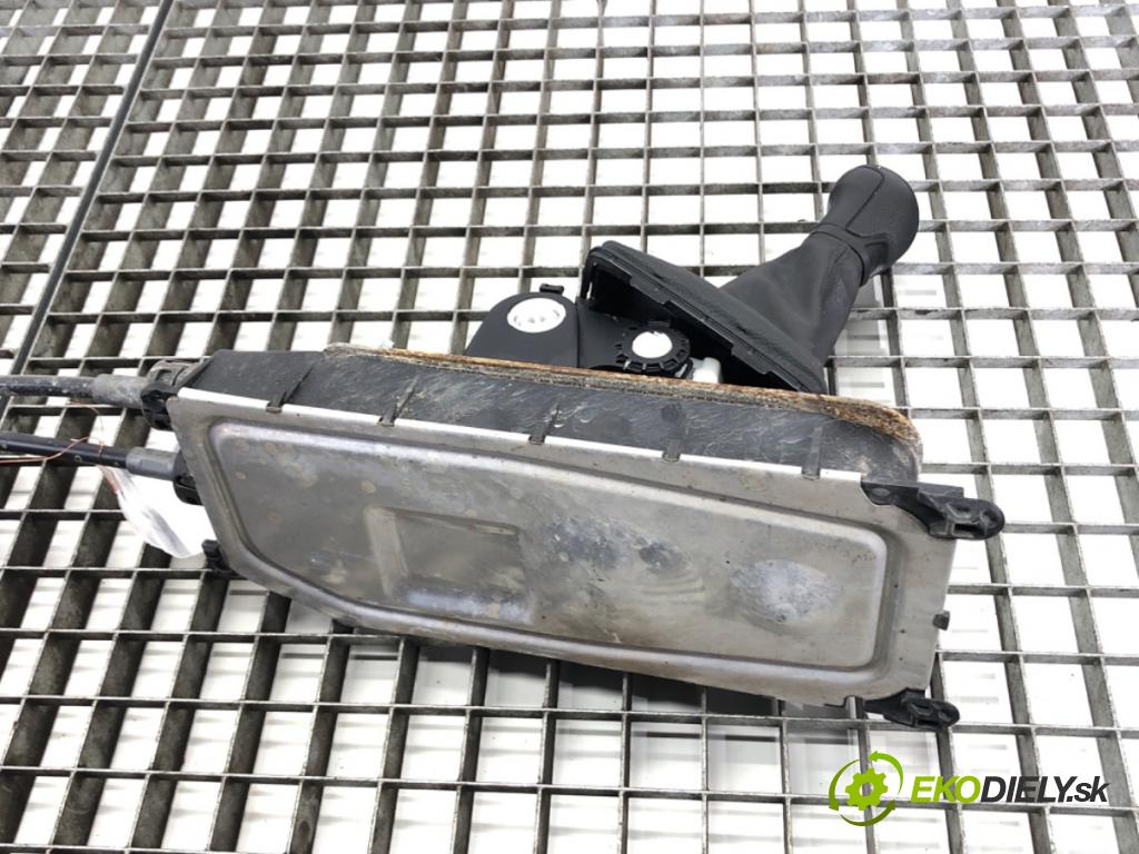 SKODA FABIA III Kombi (NJ5) 2014 - 2022    1.0 55 kW [75 KM] benzyna 2014 - 2022  Kulisa 6C0711049B (Rýchlostná páka (kulisa))