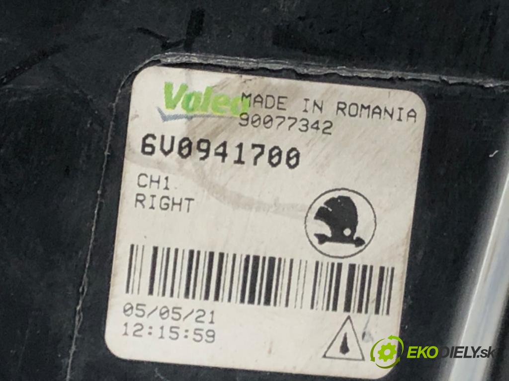 SKODA FABIA III Kombi (NJ5) 2014 - 2022    1.0 55 kW [75 KM] benzyna 2014 - 2022  hmlové svetlo, hmlovka pravý přední část 6V0941700