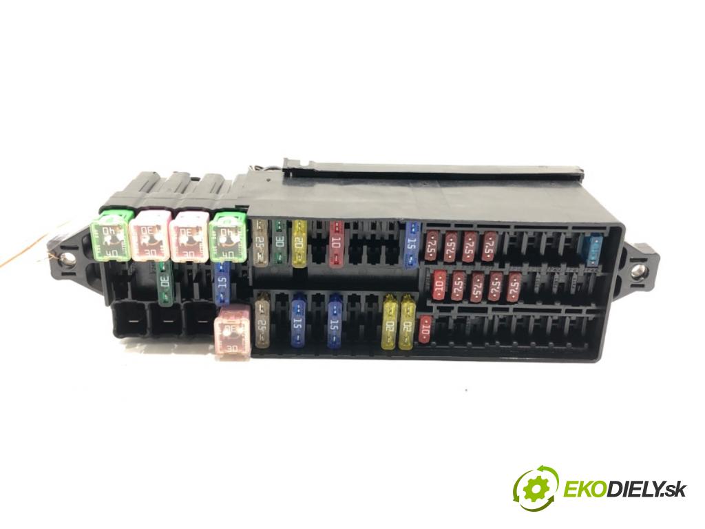 SKODA FABIA III Kombi (NJ5) 2014 - 2022    1.0 55 kW [75 KM] benzyna 2014 - 2022  skříňka poistková 6C0937615A (Pojistkové skříňky)