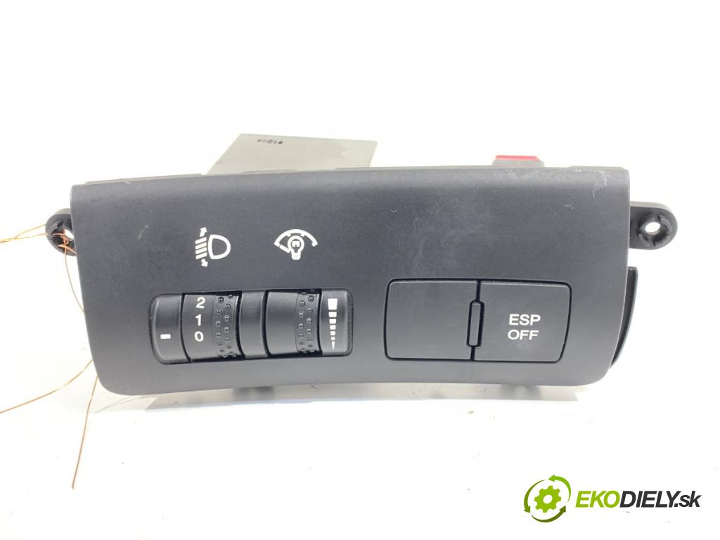 KIA CEED SW (ED) 2007 - 2012    1.4 80 kW [109 KM] benzyna 2007 - 2012  Prepínač nastavenia svetiel 93300-1H400E (Prepínač/spínač/tlačidlo a ovládač kúrenia)