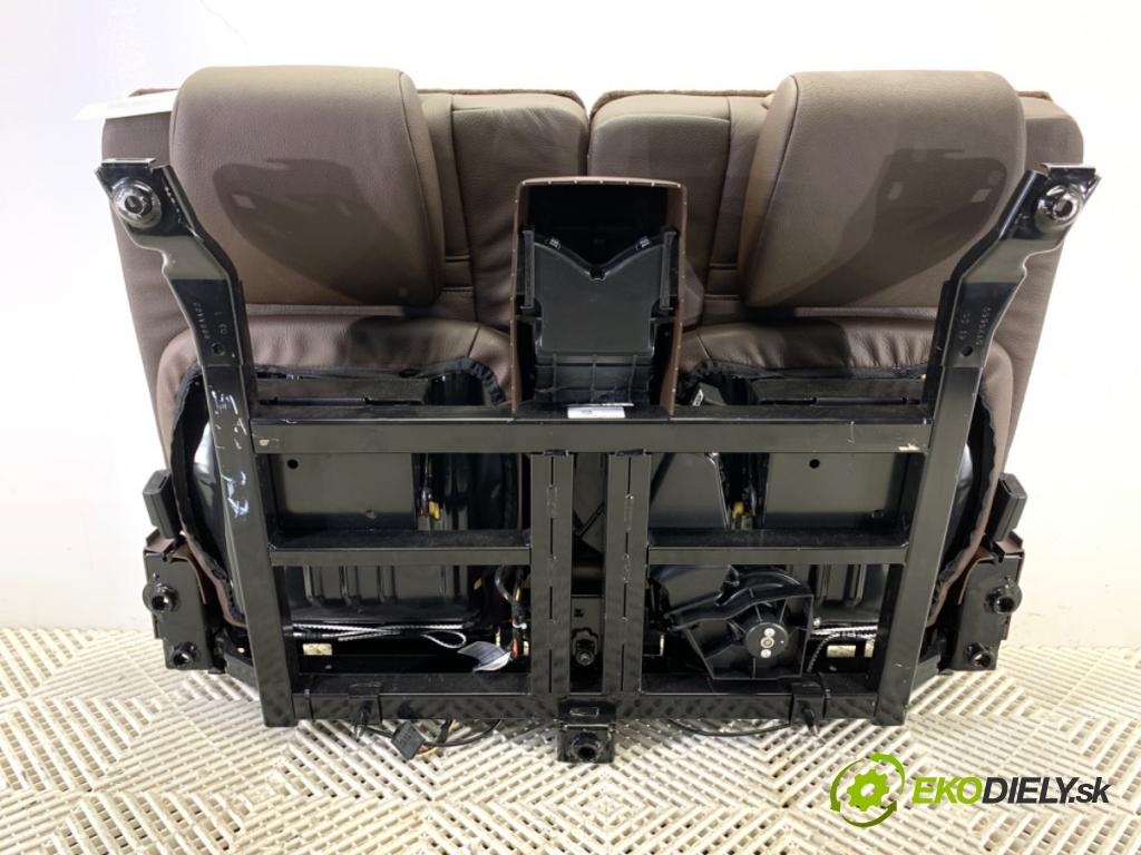 BMW X5 (E70) 2006 - 2013    xDrive 40 d 225 kW [306 KM] olej napędowy 2010 - 2013  Sedadlo tretí rad
