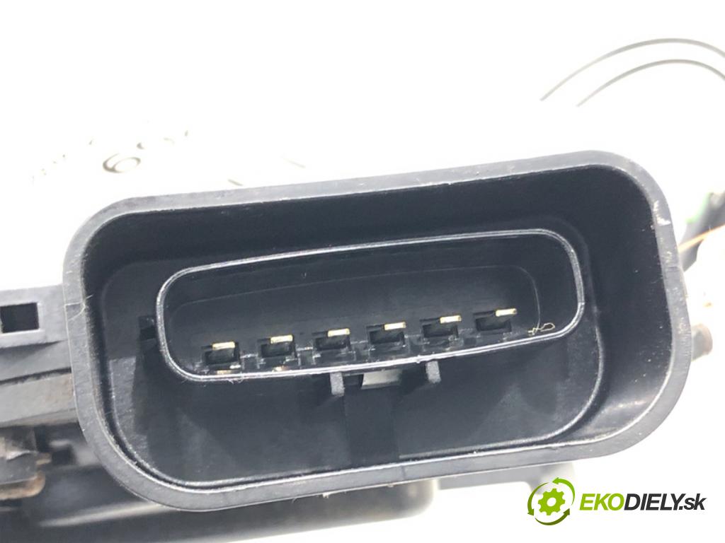TOYOTA RAV 4 II (_A2_) 2000 - 2005    2.0 D 4WD (CLA20_, CLA21_) 85 kW [116 KM] olej napędowy 2001 - 2005  zámok dveře levý přední část 2133M 512400