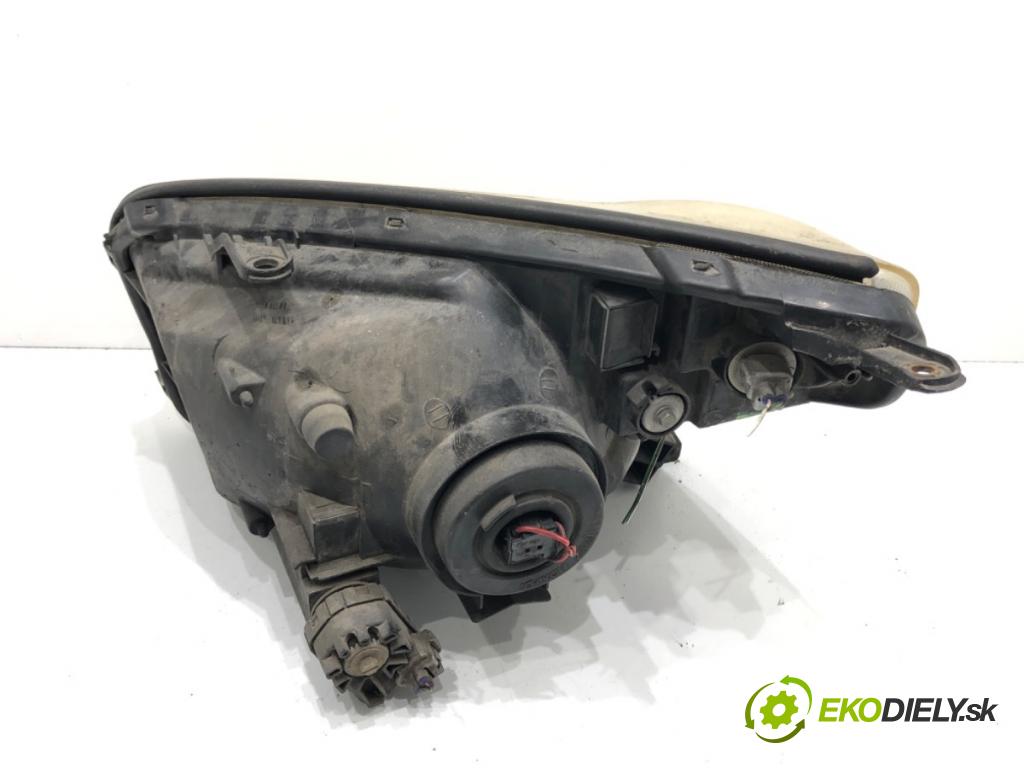 TOYOTA RAV 4 II (_A2_) 2000 - 2005    2.0 D 4WD (CLA20_, CLA21_) 85 kW [116 KM] olej napędowy 2001 - 2005  světlomet pravý přední část