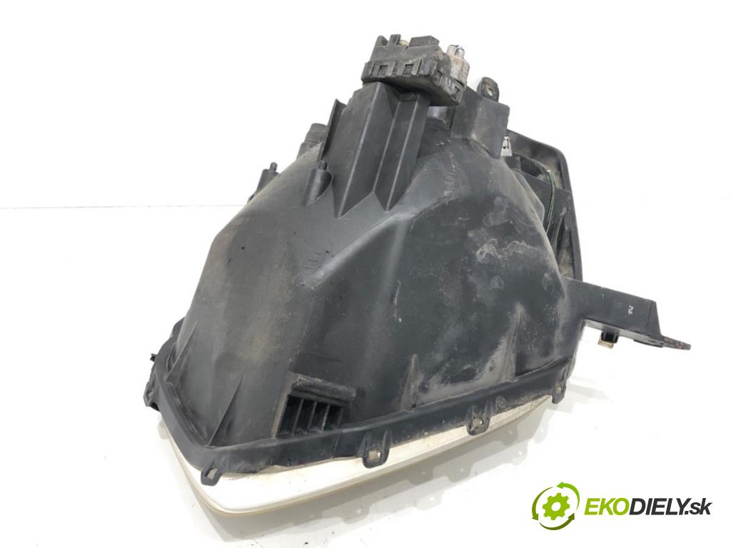 TOYOTA RAV 4 II (_A2_) 2000 - 2005    2.0 D 4WD (CLA20_, CLA21_) 85 kW [116 KM] olej napędowy 2001 - 2005  světlomet pravý přední část