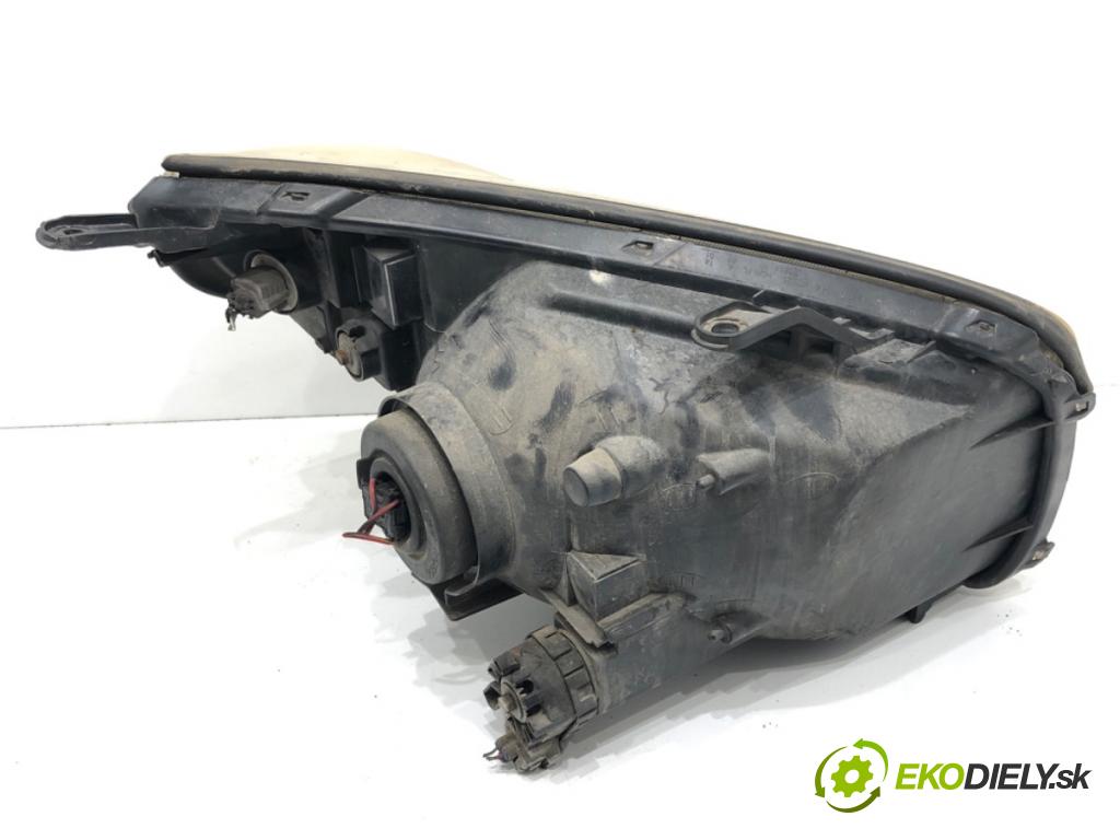 TOYOTA RAV 4 II (_A2_) 2000 - 2005    2.0 D 4WD (CLA20_, CLA21_) 85 kW [116 KM] olej napędowy 2001 - 2005  světlomet levý přední část