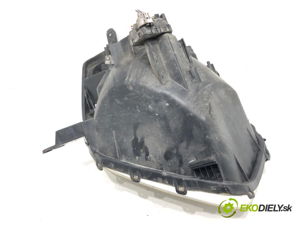 TOYOTA RAV 4 II (_A2_) 2000 - 2005    2.0 D 4WD (CLA20_, CLA21_) 85 kW [116 KM] olej napędowy 2001 - 2005  světlomet levý přední část