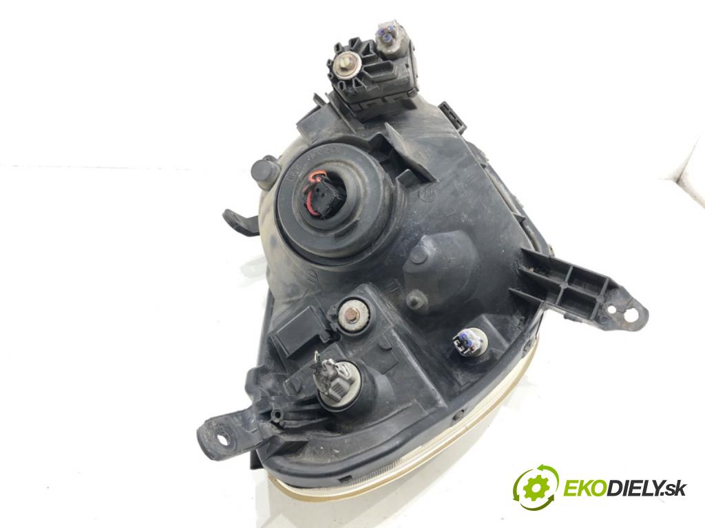 TOYOTA RAV 4 II (_A2_) 2000 - 2005    2.0 D 4WD (CLA20_, CLA21_) 85 kW [116 KM] olej napędowy 2001 - 2005  světlomet levý přední část