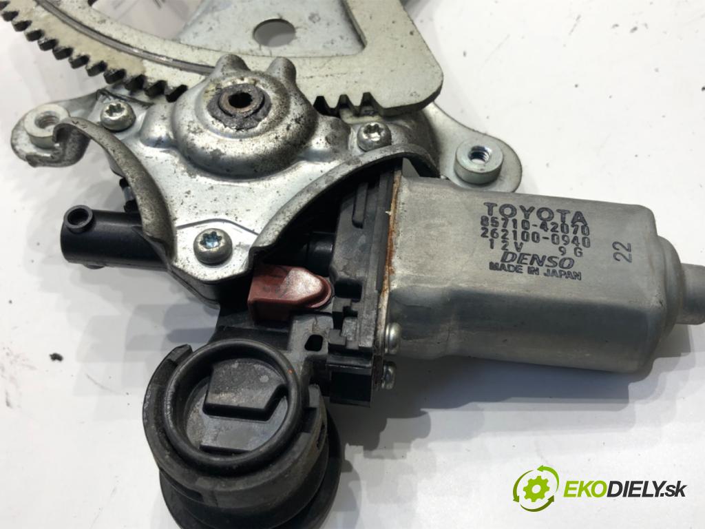 TOYOTA RAV 4 II (_A2_) 2000 - 2005    2.0 D 4WD (CLA20_, CLA21_) 85 kW [116 KM] olej napędowy 2001 - 2005  mechanismus okna pravý přední část 85710-42070