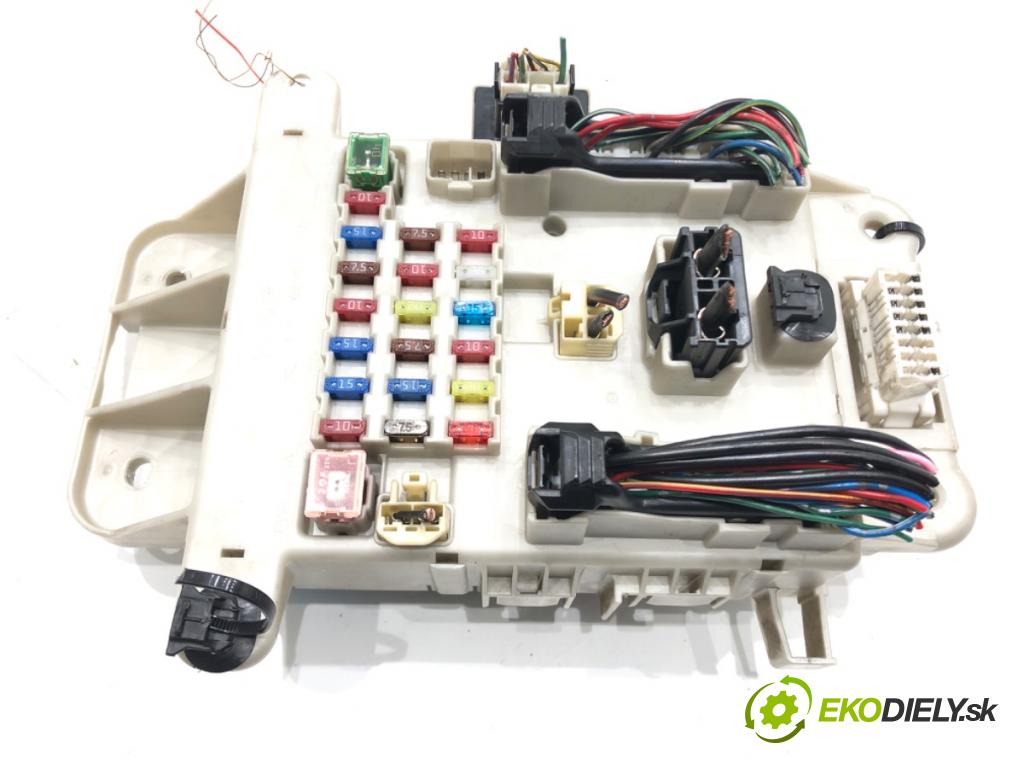 TOYOTA RAV 4 II (_A2_) 2000 - 2005    2.0 D 4WD (CLA20_, CLA21_) 85 kW [116 KM] olej napędowy 2001 - 2005  modul BSI  (Pojistkové skříňky)