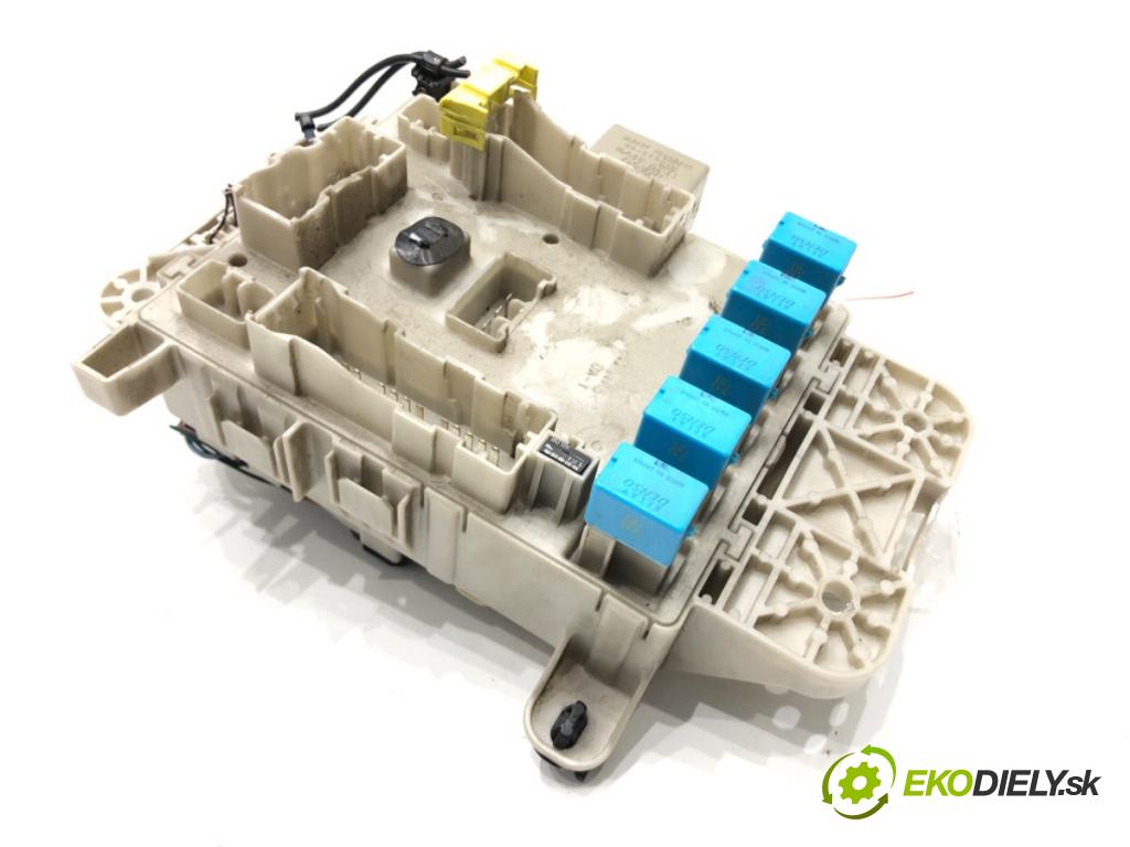 TOYOTA RAV 4 II (_A2_) 2000 - 2005    2.0 D 4WD (CLA20_, CLA21_) 85 kW [116 KM] olej napędowy 2001 - 2005  modul BSI  (Pojistkové skříňky)