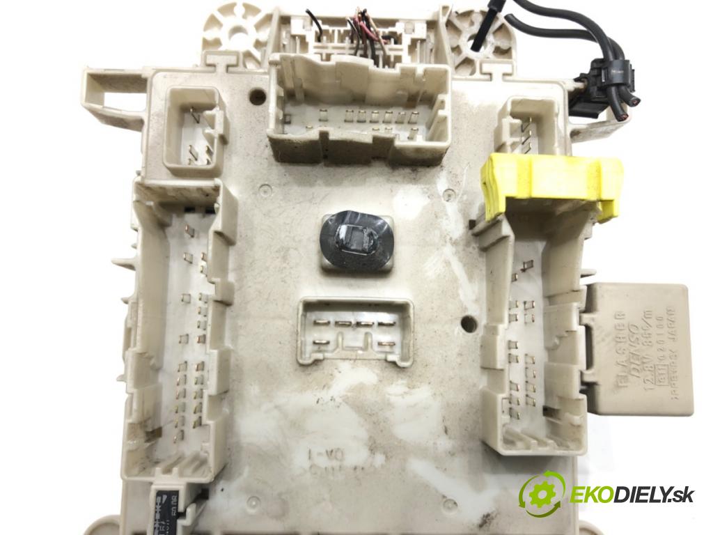 TOYOTA RAV 4 II (_A2_) 2000 - 2005    2.0 D 4WD (CLA20_, CLA21_) 85 kW [116 KM] olej napędowy 2001 - 2005  modul BSI  (Pojistkové skříňky)