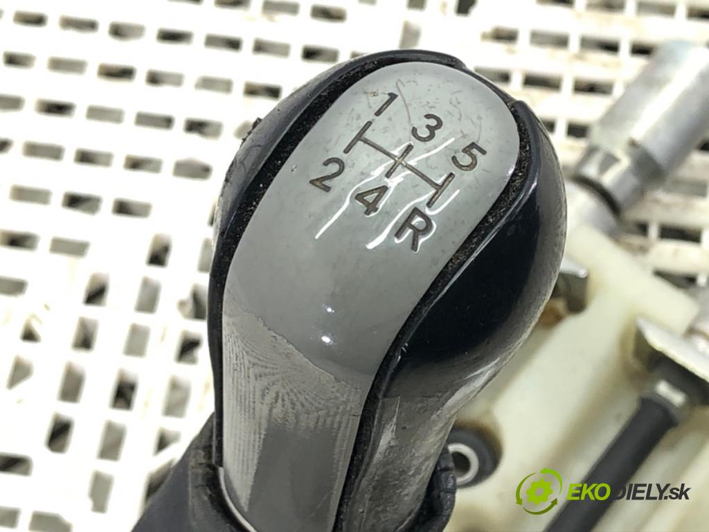 TOYOTA RAV 4 II (_A2_) 2000 - 2005    2.0 D 4WD (CLA20_, CLA21_) 85 kW [116 KM] olej napędowy 2001 - 2005  Kulisa  (Rýchlostná páka (kulisa))