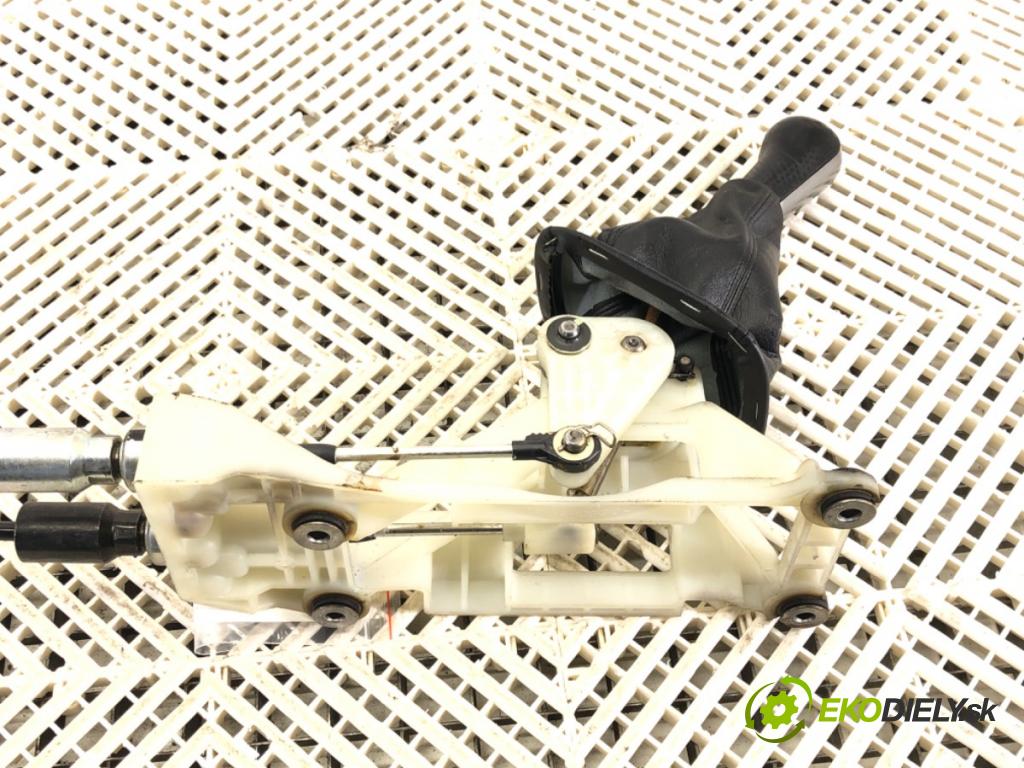 TOYOTA RAV 4 II (_A2_) 2000 - 2005    2.0 D 4WD (CLA20_, CLA21_) 85 kW [116 KM] olej napędowy 2001 - 2005  Kulisa  (Rýchlostná páka (kulisa))