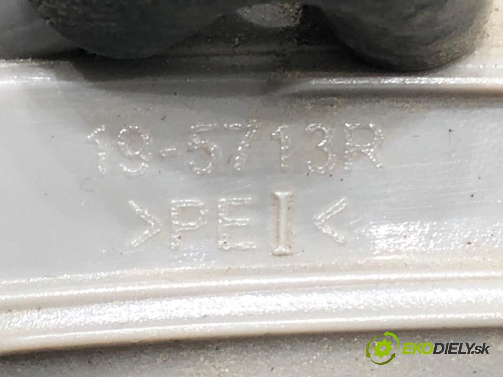 TOYOTA RAV 4 II (_A2_) 2000 - 2005    2.0 D 4WD (CLA20_, CLA21_) 85 kW [116 KM] olej napędowy 2001 - 2005  hmlové svetlo, hmlovka pravý přední část