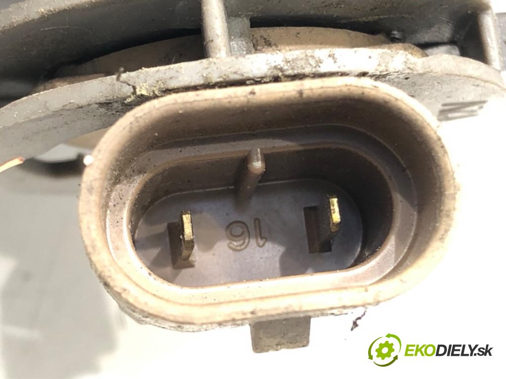 TOYOTA RAV 4 II (_A2_) 2000 - 2005    2.0 D 4WD (CLA20_, CLA21_) 85 kW [116 KM] olej napędowy 2001 - 2005  hmlové svetlo, hmlovka levý přední část