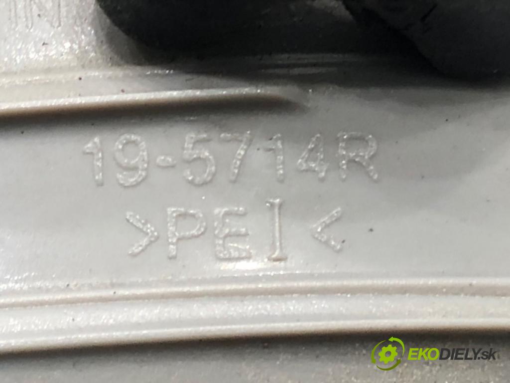 TOYOTA RAV 4 II (_A2_) 2000 - 2005    2.0 D 4WD (CLA20_, CLA21_) 85 kW [116 KM] olej napędowy 2001 - 2005  hmlové svetlo, hmlovka levý přední část