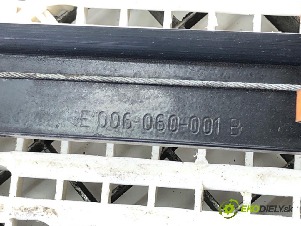 AUDI A3 (8P1) 2003 - 2013    1.9 TDI 77 kW [105 KM] olej napędowy 2003 - 2010  mechanismus okna pravý přední část 8P0959802K