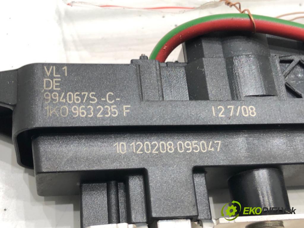 AUDI A3 (8P1) 2003 - 2013    1.9 TDI 77 kW [105 KM] olej napędowy 2003 - 2010  topné těleso radiátor topení elektrická 1K0963235F (Radiátory topení)