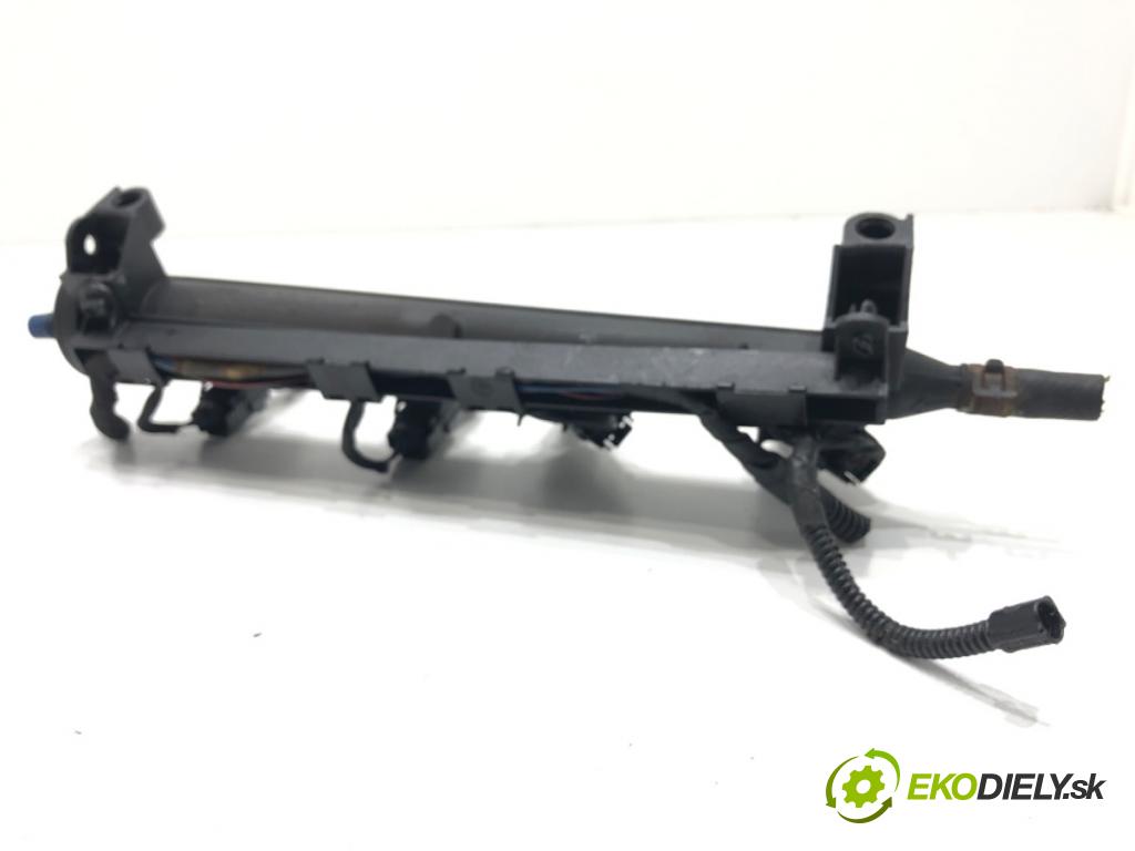 SEAT LEON (1P1) 2005 - 2013    1.6 75 kW [102 KM] benzyna 2005 - 2012  Lišta vstrekovacia 06A133317AS (Vstrekovacia lišta)