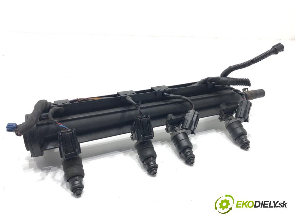 SEAT LEON (1P1) 2005 - 2013    1.6 75 kW [102 KM] benzyna 2005 - 2012  Lišta vstrekovacia 06A133317AS (Vstrekovacia lišta)