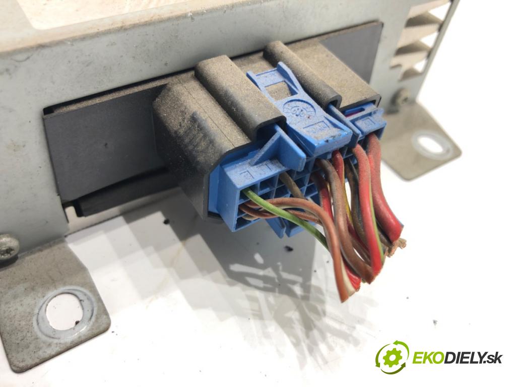 AUDI A4 B6 (8E2) 2000 - 2005    1.9 TDI 96 kW [130 KM] olej napędowy 2000 - 2004  Zosilňovač 8E5035223 (Zosilňovač)