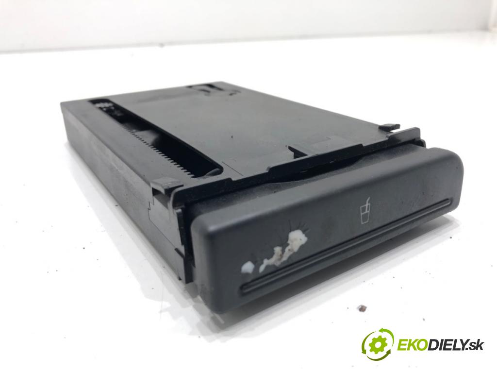 AUDI A4 B6 (8E2) 2000 - 2005    1.9 TDI 96 kW [130 KM] olej napędowy 2000 - 2004  Držiak na nápoje  (Úchyt, držiak na nápoje)