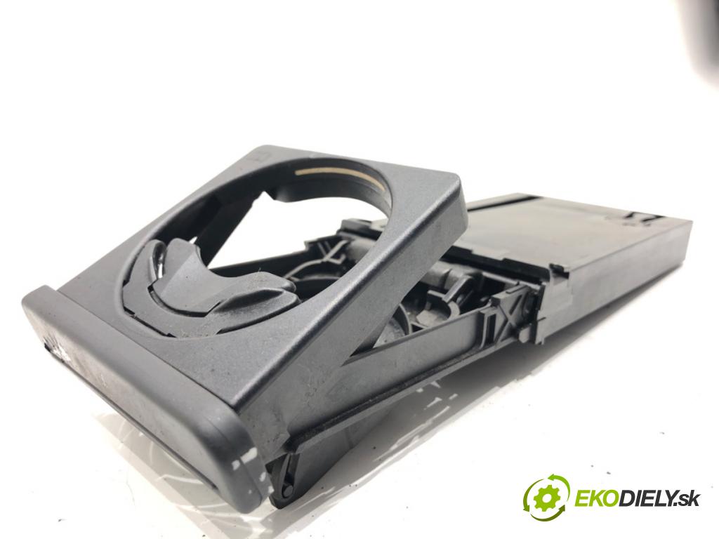 AUDI A4 B6 (8E2) 2000 - 2005    1.9 TDI 96 kW [130 KM] olej napędowy 2000 - 2004  Držiak na nápoje  (Úchyt, držiak na nápoje)