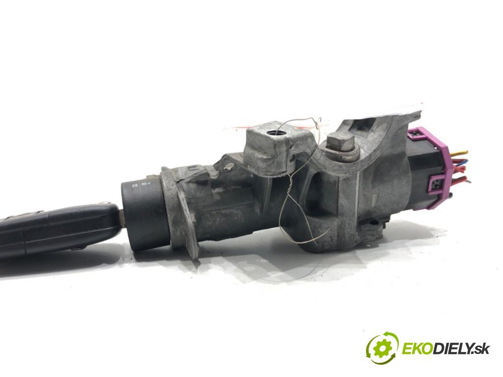 AUDI A4 B6 (8E2) 2000 - 2005    1.9 TDI 96 kW [130 KM] olej napędowy 2000 - 2004  spinačka 4B0905851C (Spínacia skrinka a kľúč)